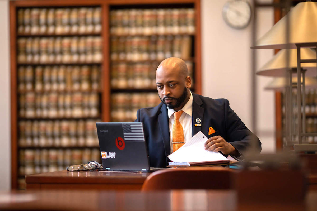 Student leaves law enforcement to become lawyer - University of Tennessee  College of Law